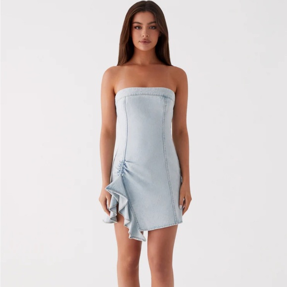 NWT PEPPERMAYO- Peppermayo Exclusive
Karmina Denim Mini Dress - Light Blue - Picture 3 of 4